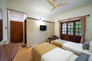 Standard Twin room (3)