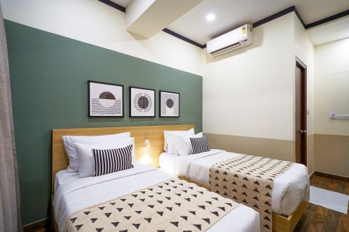 Standard Twin room (4)