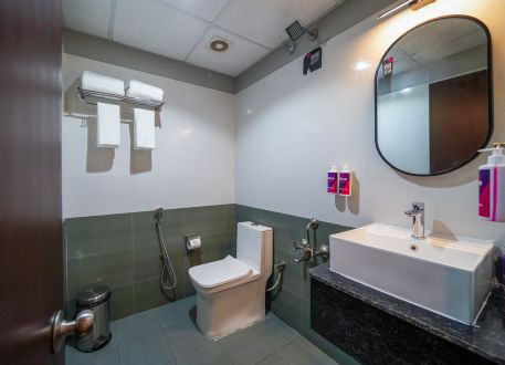 Standard Twin room (8)