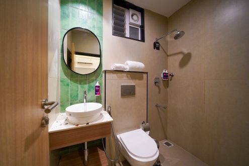37 Basic Restroom (6)