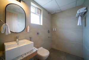 Executive Suite restroom (1)