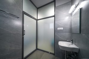 Twin sharing room restroom (2)