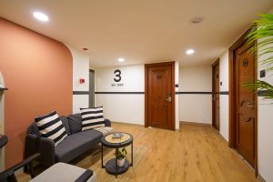 Room entrance (5)