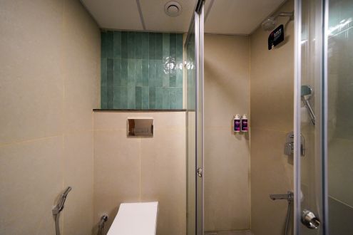 Twin room (8)