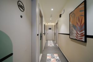 Room entrance (3)