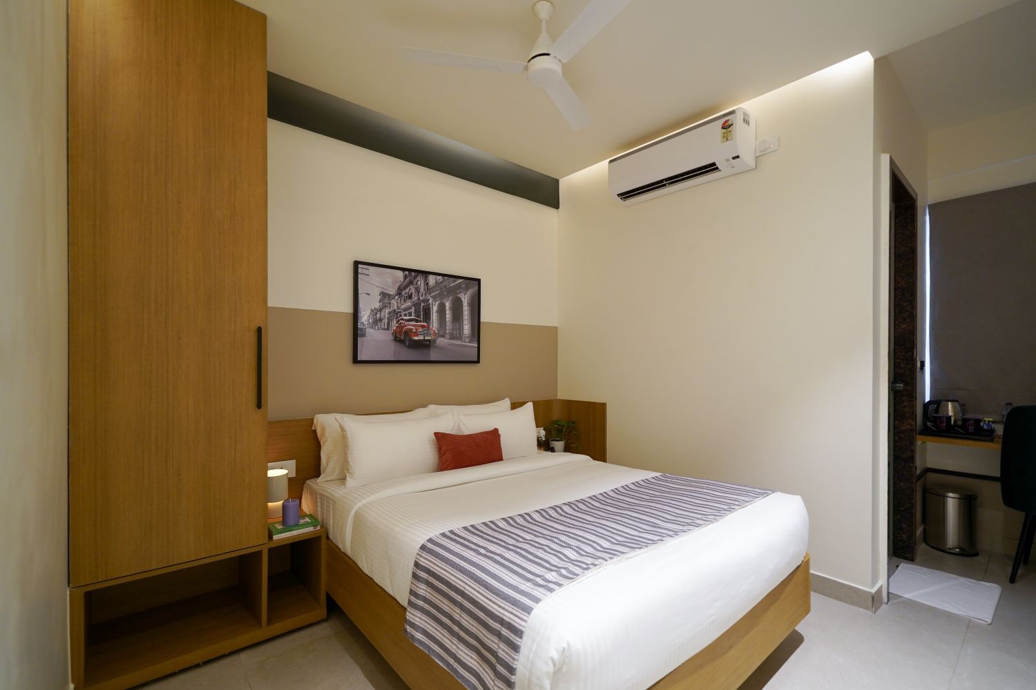 Standard king room (1)