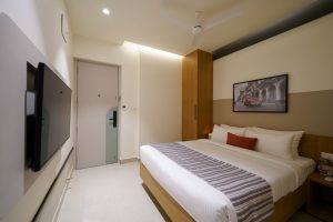 Standard king room (10)
