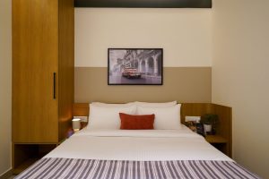 Standard king room (11)