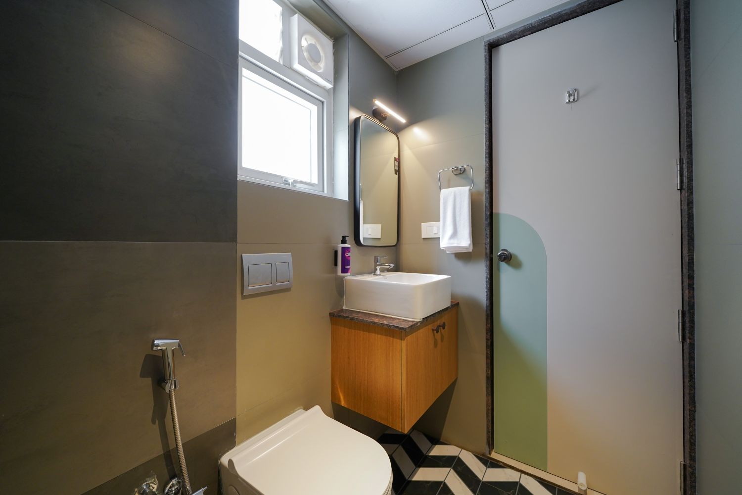 Standard king room (15)