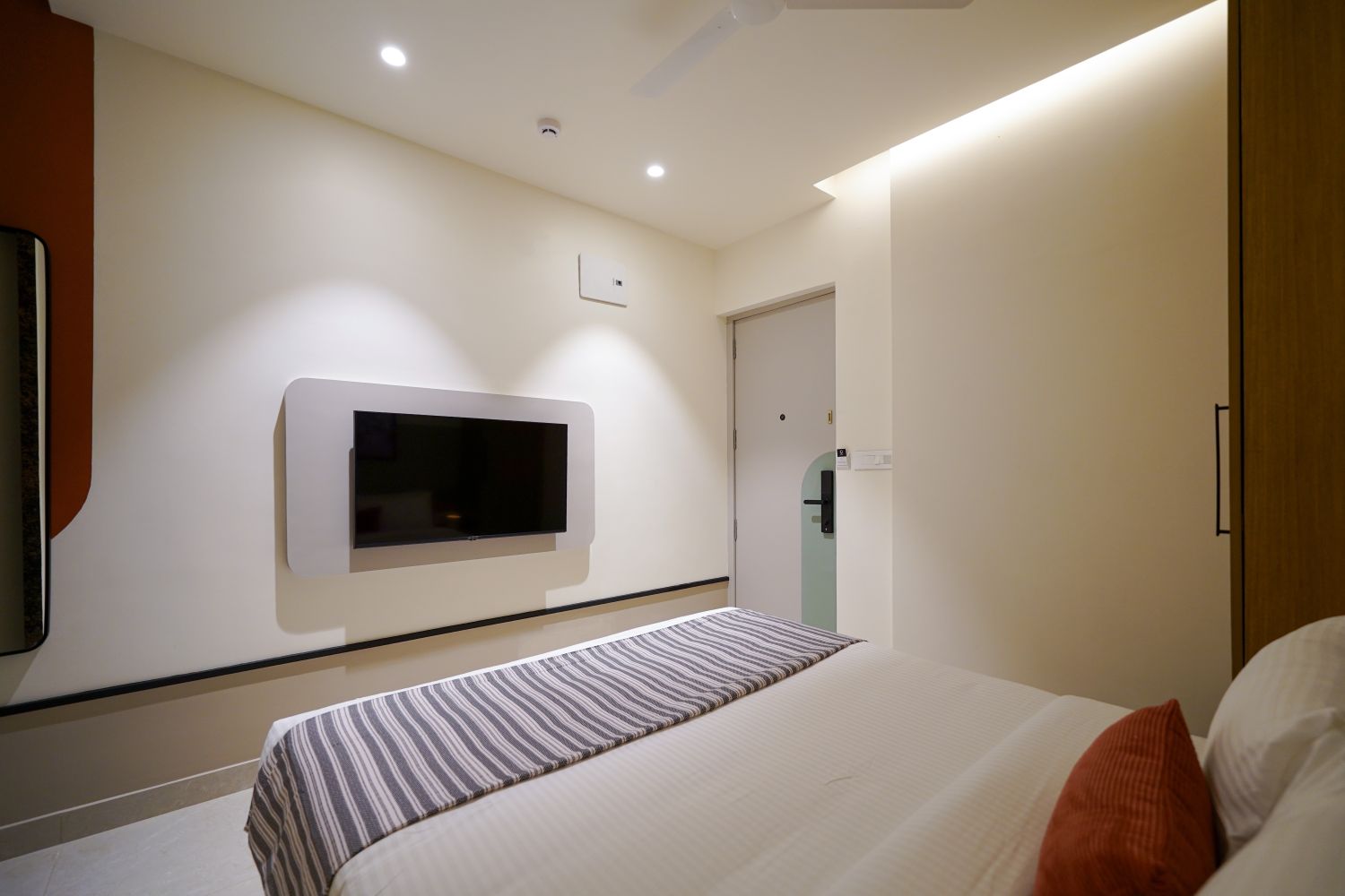 Standard king room (5)