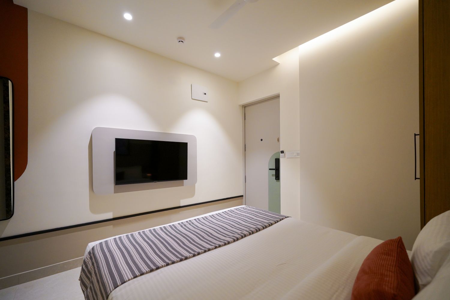 Standard king room (7)