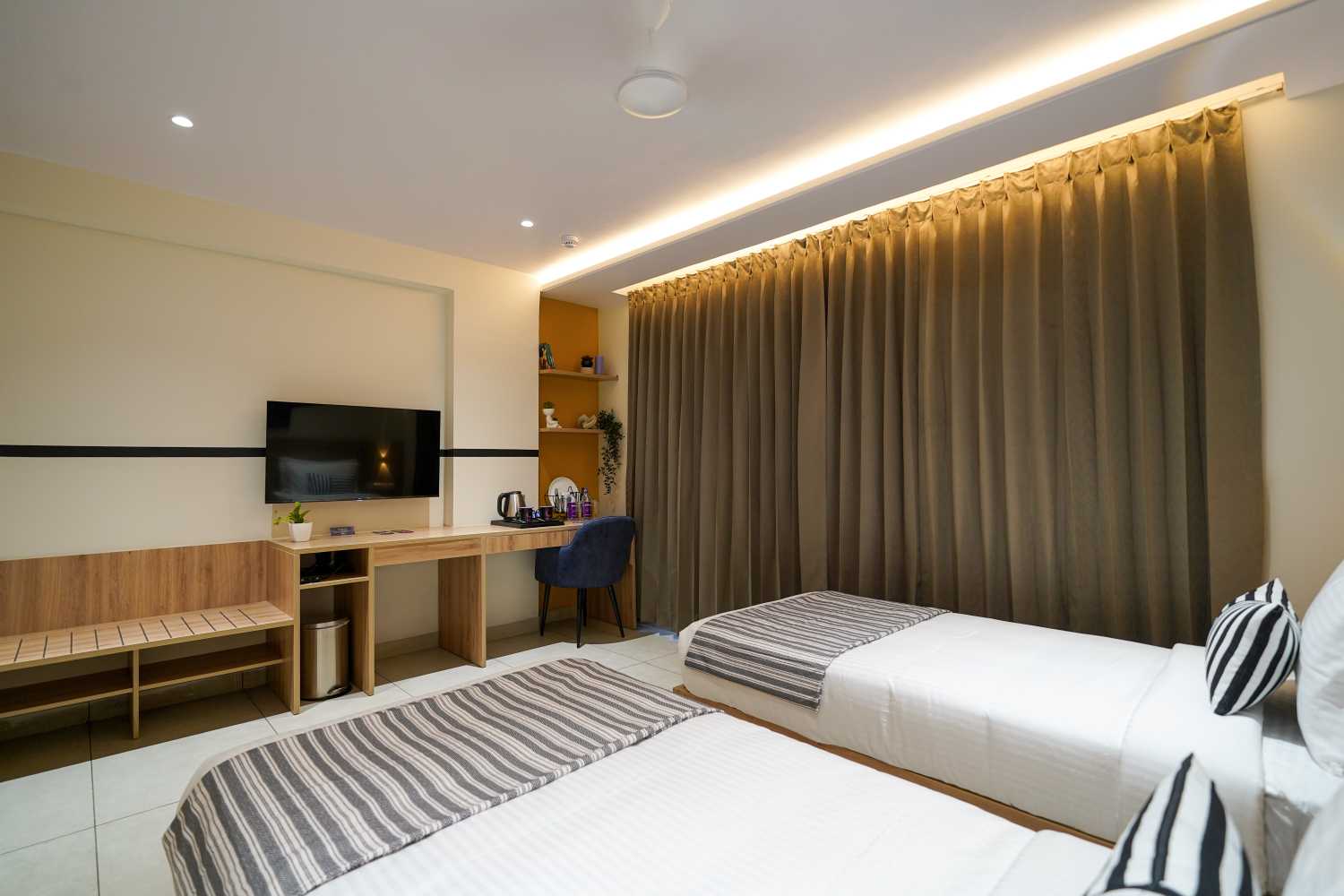 Twin room (2)