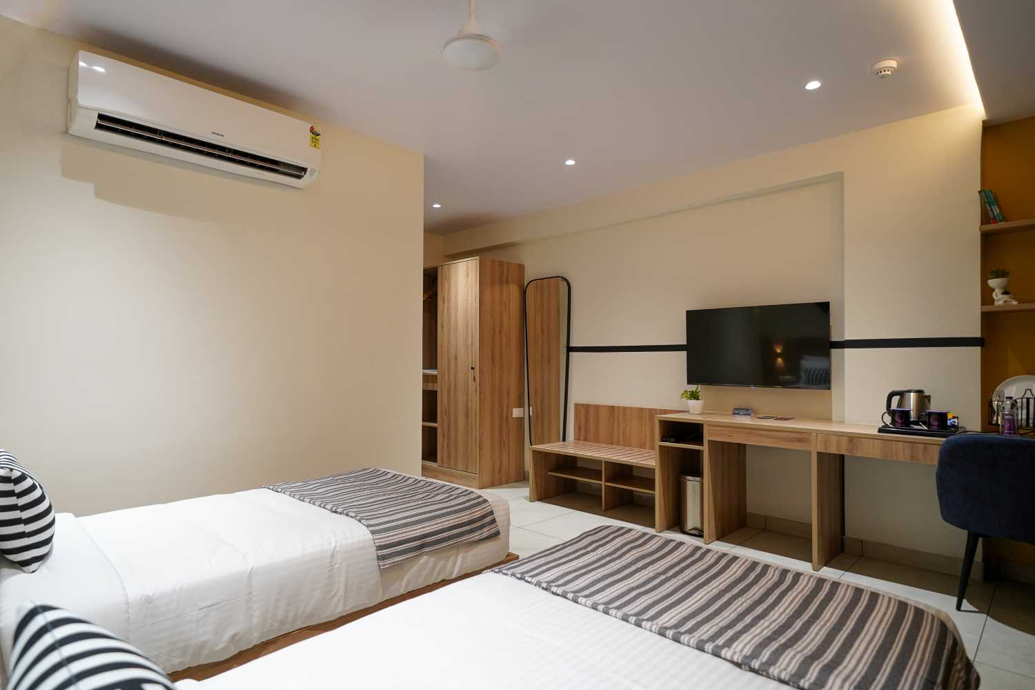 Twin room (5)