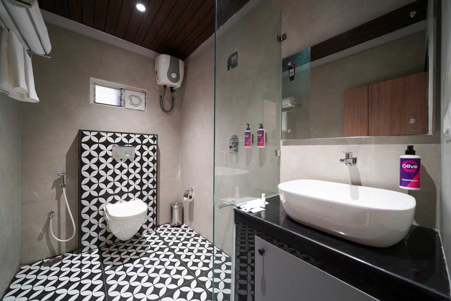 Twin room (9)